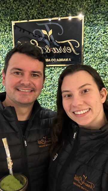 Casal com jaquetas Terra & Estilo